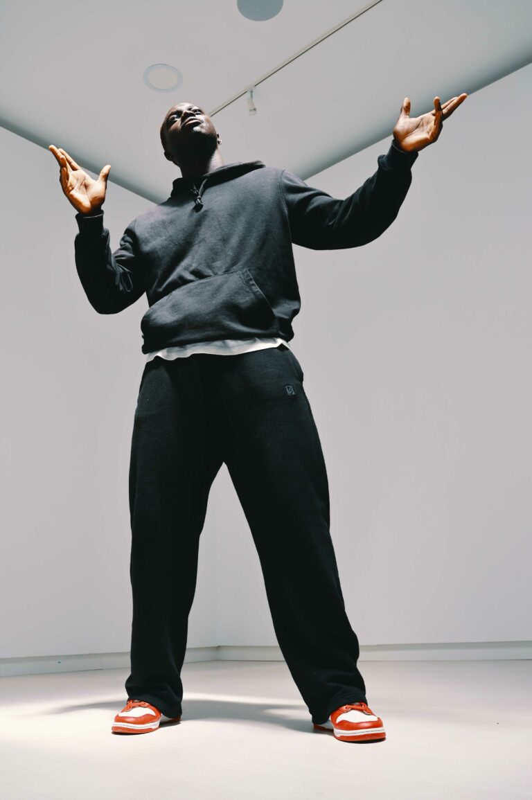 Thomas Pereira en un estudio de baile